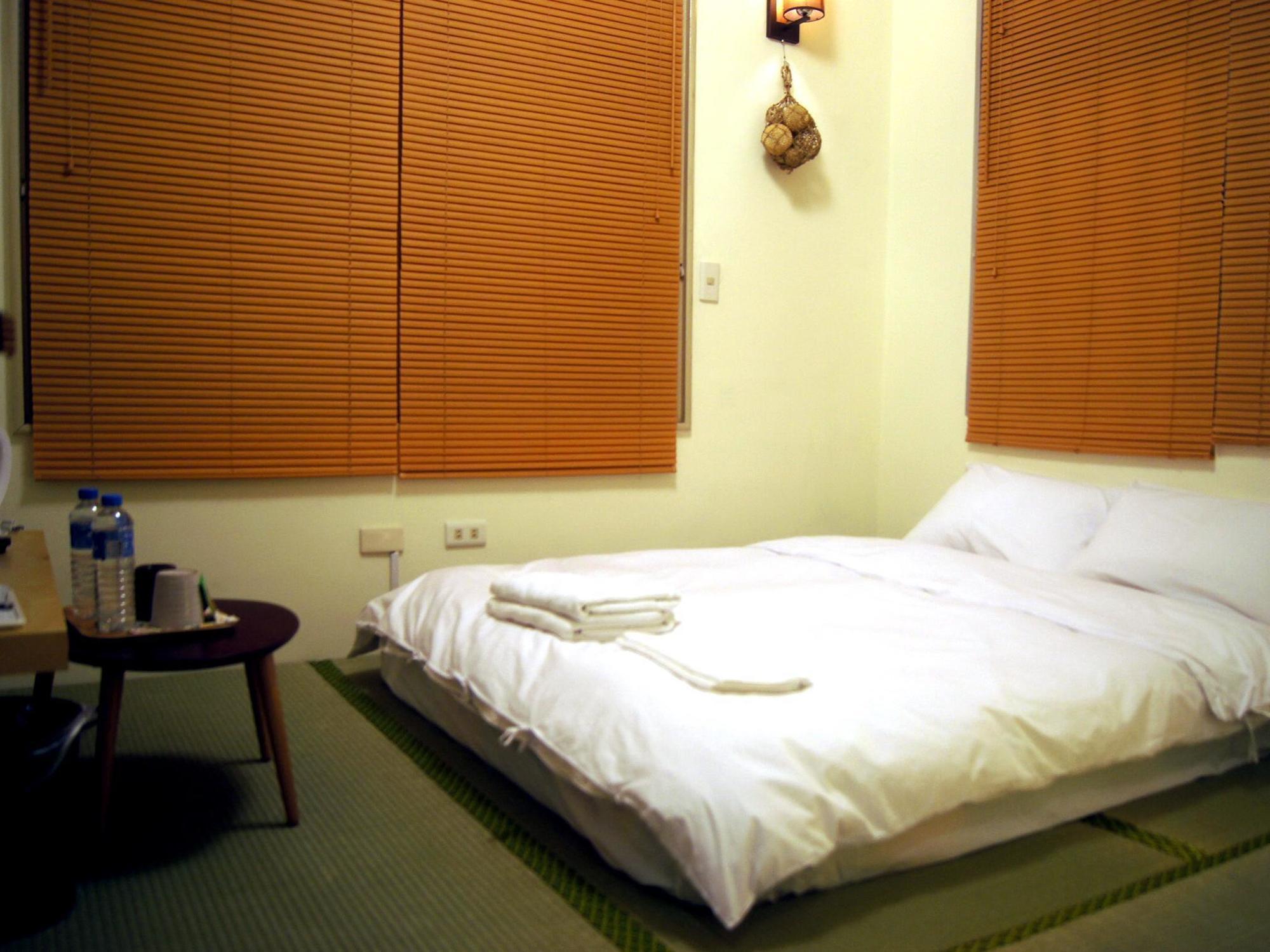 Love Hostel Tainan Bagian luar foto