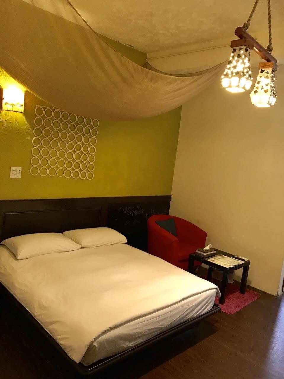 Love Hostel Tainan Bagian luar foto