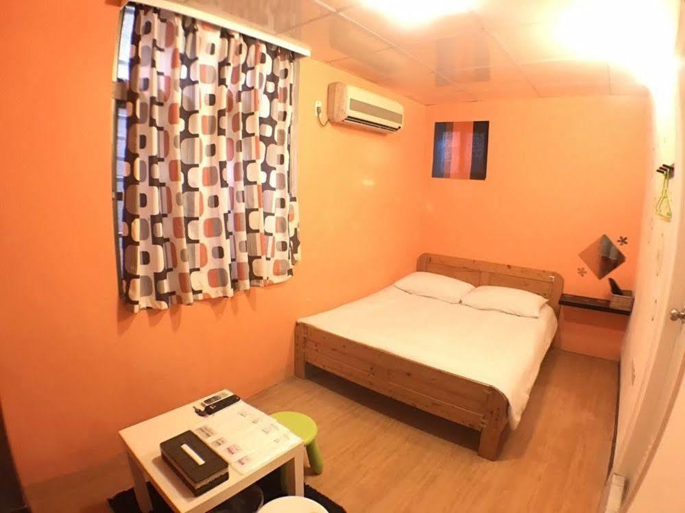 Love Hostel Tainan Bagian luar foto