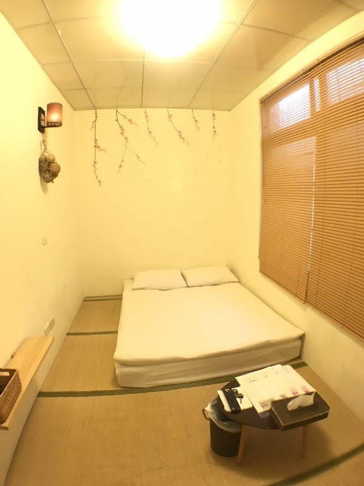 Love Hostel Tainan Bagian luar foto